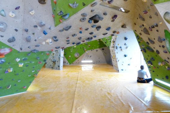 ボルダリングジム