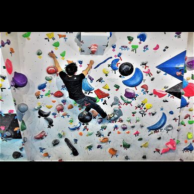 茅ケ崎で室内の遊びならボルダリング・ノボルバ